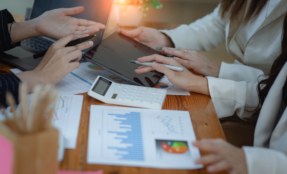 Business,Team,Working,With,Finance,Marketing,Chart,,Business,Digital,Technology